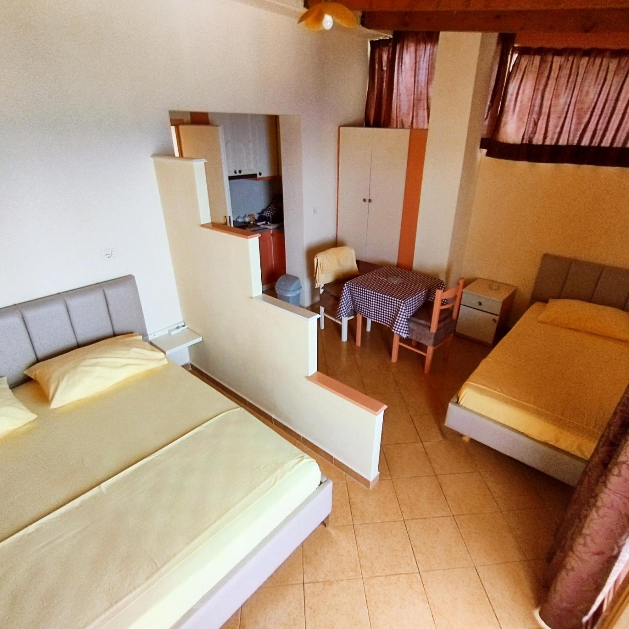 Mejdi Apartments Sarandë Kamer foto