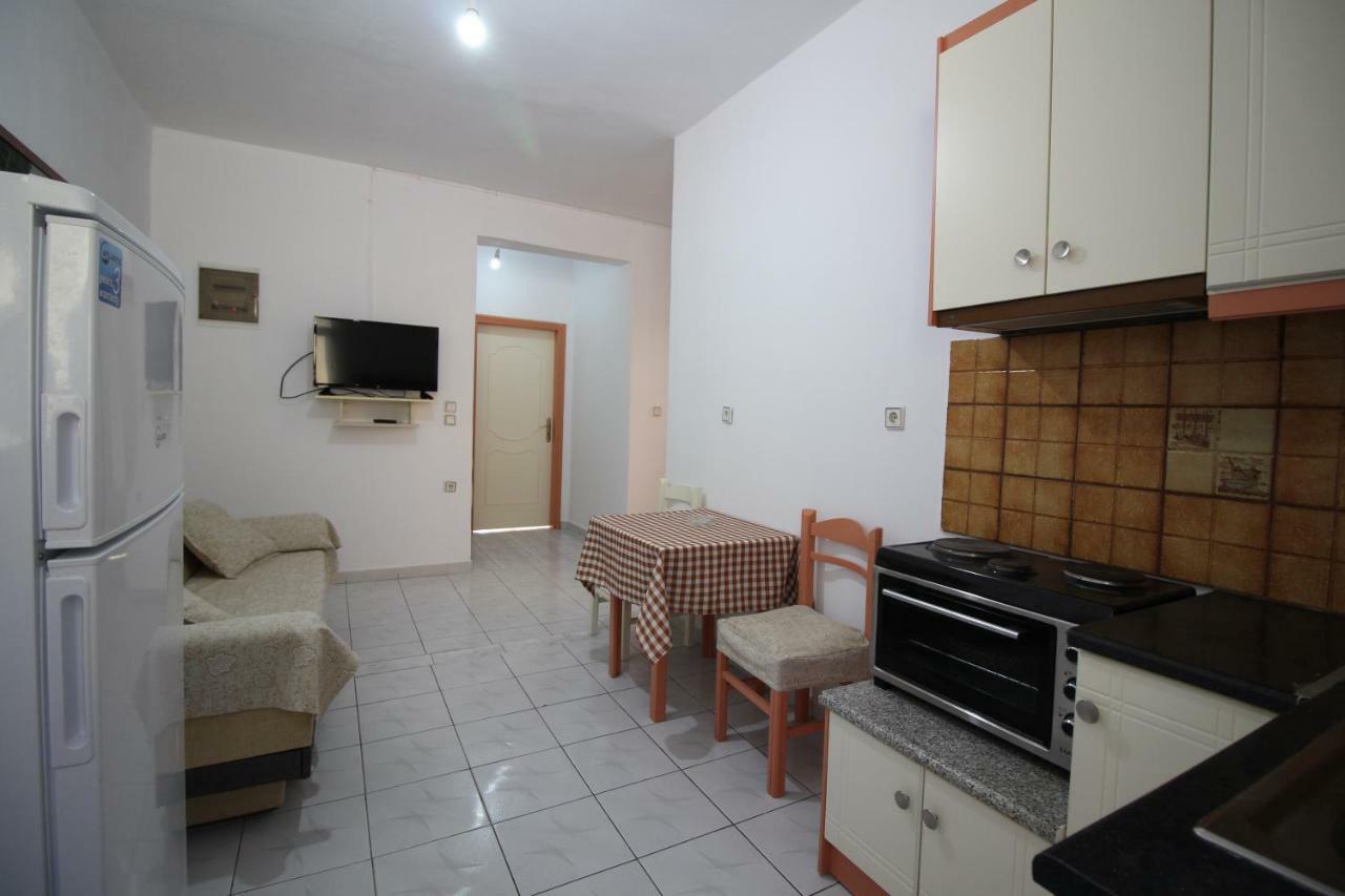 Mejdi Apartments Sarandë Buitenkant foto